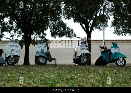 Mantova, Italie. 14 Juin, 2014. Vespa World Days 2014 à Mantoue, Italie. Un événement international avec la présence de plus 130 Vespa Club et 31 pays. Credit : Simone/ZUMAPRESS.com/Alamy NurPhoto Bergamaschi/Live News Banque D'Images