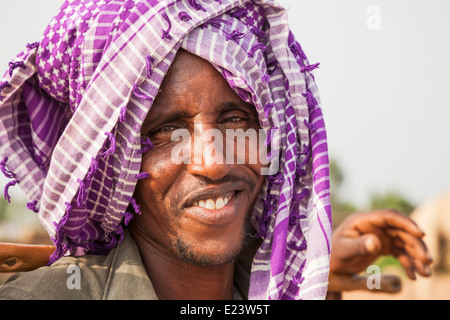Portrait of a smiling shepherd près de Harar en Ethiopie l'Afrique. Banque D'Images