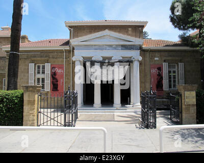 Nicosie, Chypre. 29 mai, 2014. Entrée du musée archéologique de Chypre dans la partie sud de Nicosie, Chypre, 29 mai 2014. Le musée archéologique est le plus grand musée dans le pays et montre l'histoire de la civilisation de l'île. Des fouilles sur l'île ont enrichi les collections du musée. Photo : Jens Kalaene - PAS DE SERVICE DE FIL/dpa/Alamy Live News Banque D'Images