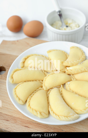 Varenyky farcies au fromage cottage Banque D'Images