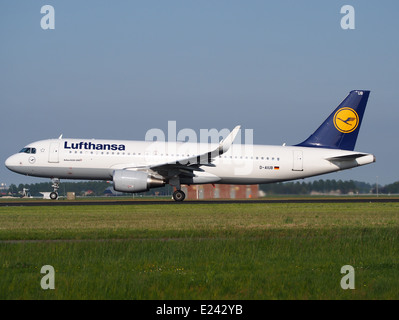 D-AIUB Lufthansa Airbus A320-214(WL) - cn 5972 décollage de Schiphol (AMS - EHAM), aux Pays-Bas, 17mai2014, pic-3 Banque D'Images