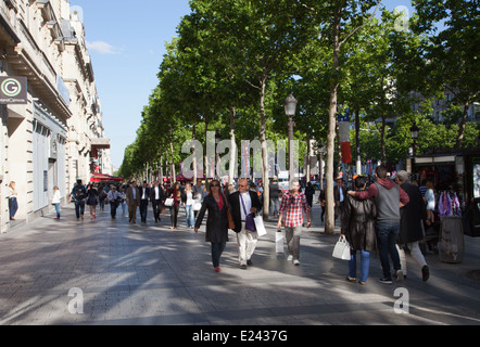 L'Avenue des Champs-Élysées, Paris, France. Banque D'Images