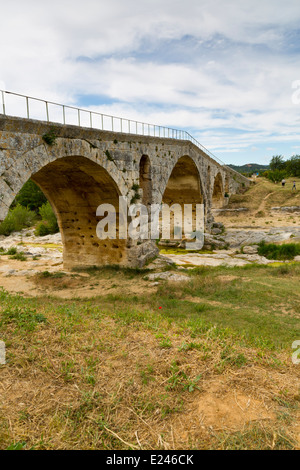 Le Pont Pont Julien près de Bonnieux, Provence, France Banque D'Images