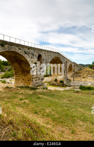 Le Pont Pont Julien près de Bonnieux, Provence, France Banque D'Images