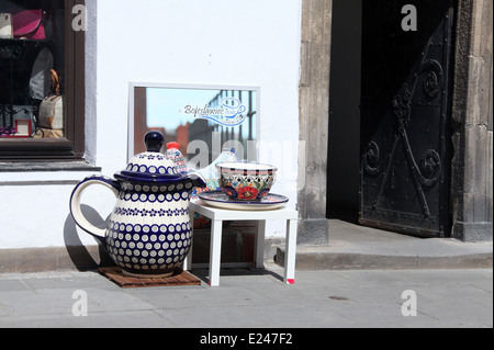 La céramique traditionnelle polonaise pour la vente sur la rue Freta Varsovie en ville nouvelle Banque D'Images