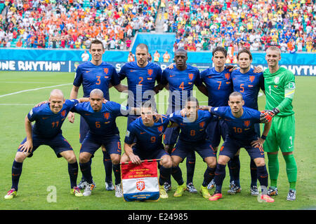 Salvador, Brésil. 13 Juin, 2014. Groupe de l'équipe des Pays-Bas (NED) Football/soccer : l'équipe des Pays-Bas (groupe Haut L-R) Stefan de Vrij, Ron Vlaar, Bruno Martins Indi, Daryl Janmaat, Daley Blind, Jasper Cillessen, Bas (L-R) Arjen Robben, Nigel De Jong, Robin van Persie, Jonathan de Guzman, Wesley Sneijder, avant la Coupe du Monde Brésil 2014 Groupe B match entre l'Espagne 1-5 Pays-Bas à l'Arena Fonte Nova en Salvador, Brésil . © Maurizio Borsari/AFLO/Alamy Live News Banque D'Images