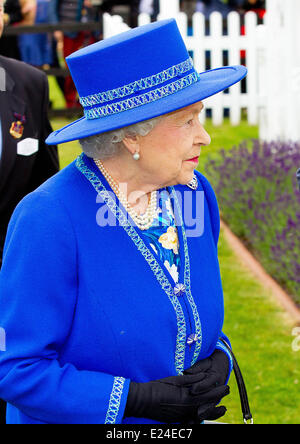 Londres, Royaume-Uni. 14 Juin, 2014.La reine Elizabeth II Participation à la Queens Polo Cup près de Windsor le dimanche 15 juin 2014. Dpa : Crédit photo alliance/Alamy Live News Banque D'Images
