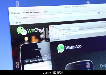 Photo de WhatsApp et WeChat sur un écran de surveillance. Ils sont célèbres pour les smartphones l'application de messagerie instantanée Banque D'Images