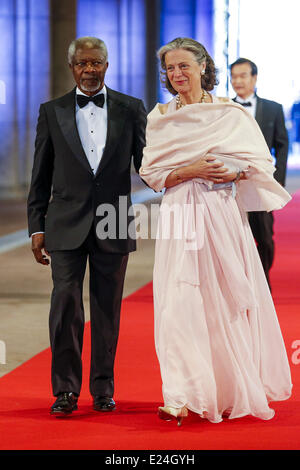 Kofi Annan et sa femme Nane Lagergren lors d'un dîner de gala de l'avant d'abdication de la Reine Beatrix des Pays-Bas. Amsterdam, Pays-Bas - 29.04.2013 Où : Amsterdam, Pays-Bas Quand : 29 Avr 2013 Banque D'Images