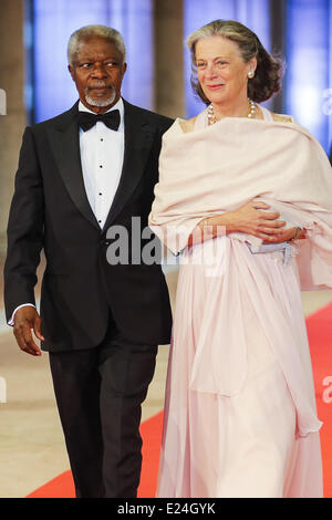 Kofi Annan et sa femme Nane Lagergren lors d'un dîner de gala de l'avant d'abdication de la Reine Beatrix des Pays-Bas. Amsterdam, Pays-Bas - 29.04.2013 Où : Amsterdam, Pays-Bas Quand : 29 Avr 2013 Banque D'Images