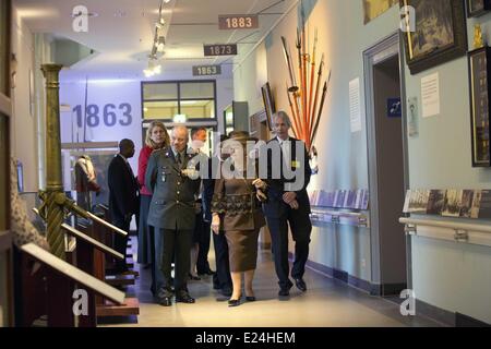 La Reine Beatrix des Pays-Bas se rendant sur le 150e anniversaire de la maison royale pour les vieux soldats Bronbeek et le musée Bronbeek. Arnhem, Pays-Bas - 27.02.2013 disponible pour publication dans les cas suivants : Royaume-Uni, United States Quand : 27 Oct 2013 Banque D'Images