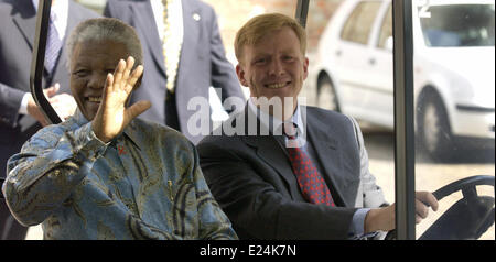 Nelson Mandela à quatre Freedom Awards à Middelburg. Middelburg, Pays-Bas - 08.06.2002 Wh Banque D'Images