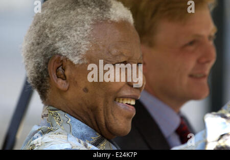 Nelson Mandela à quatre Freedom Awards à Middelburg. Middelburg, Pays-Bas - 08.06.2002 Wh Banque D'Images