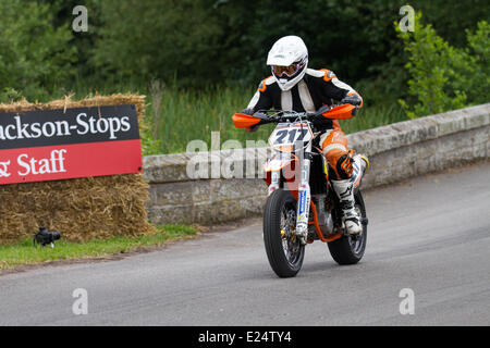 Cholmondeley, Cheshire, Royaume-Uni 15 juin 2014. Le Defi Wind. L'action est à la 1.2-mile voie dans le parc de Cholmondeley Castle où plus de 120 véhicules et motos de compétition, s'étendant sur sept décennies de sport automobile. Le week-end est l'une des plus grandes célébrations de la puissance et la vitesse dans le pays. Banque D'Images