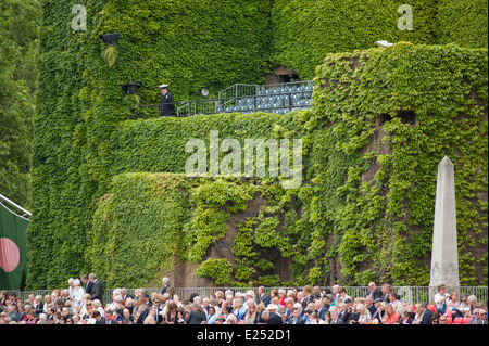 Les spectateurs assis à la citadelle de l'Amirauté à Horse Guards Parade, défilé de l'anniversaire de la Reine, une parade la couleur Banque D'Images