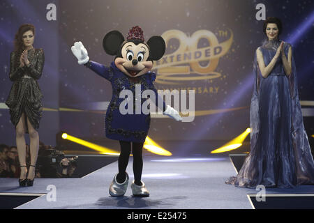 Disneyland Paris 20ème anniversaire designer de rêves'' défilé : Minnie Où : Marne La Vallee, France Quand : 23 Mars 2013 Banque D'Images