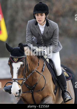 Charlotte Casiraghi fait concurrence à l'International show jumping de Barbizon avec : Charlotte Casiraghi Où : Barbizon, France Quand : 31 Mars 2013 Banque D'Images