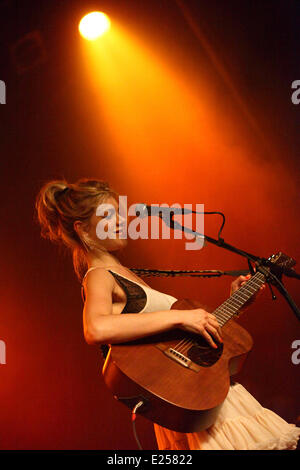 Chanteur de bossa nova lounge français / bande Nouvelle Vague, Nadeah a tenu un concert à Zagreb en usine avec la culture : Nadeah Où : Zagreb, Croatie Quand : 26 Avr 2013 Banque D'Images