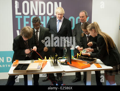 Shoreditch, London, UK. 16 Juin, 2014. Le maire de Londres Boris Johnson et ancien maire de New York Michael Bloomberg le coup d'envoi de la Semaine des technologies de Londres à la Central travaillant dans l'East London Shoreditch, le lundi 16 juin, 2014. Credit : Heloise/Alamy Live News Banque D'Images