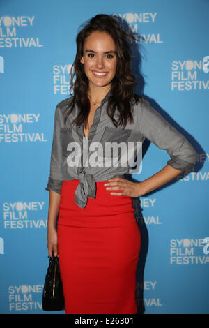 Le théâtre d'Etat, 49 Market Street, Sydney, NSW, Australie. 15 juin 2014. Home and Away Cassie actrice Howarth arrive sur le tapis rouge à l'État Théâtre pour la première mondiale de l'Australie Nouvelle-Zélande vampire mockumentary 'Ce que nous faisons dans l'ombre" à la soirée de clôture du Festival du film de Sydney. Crédit : Copyright 2014 Richard Milnes/Alamy Live News Banque D'Images