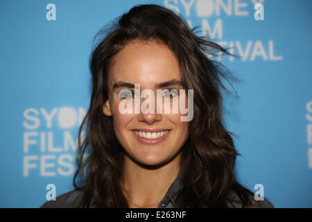 Le théâtre d'Etat, 49 Market Street, Sydney, NSW, Australie. 15 juin 2014. Home and Away Cassie actrice Howarth arrive sur le tapis rouge à l'État Théâtre pour la première mondiale de l'Australie Nouvelle-Zélande vampire mockumentary 'Ce que nous faisons dans l'ombre" à la soirée de clôture du Festival du film de Sydney. Crédit : Copyright 2014 Richard Milnes/Alamy Live News Banque D'Images