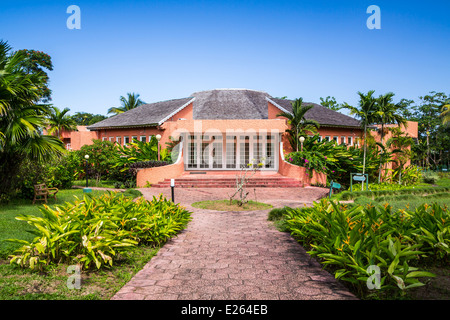 Une salle de banquet à la Turtle River Falls Park près de Ocho Rios, Jamaïque. Banque D'Images