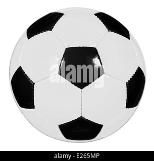 Le noir et blanc ballon de soccer avec le traditionnel modèle pentagone isolé sur fond blanc Banque D'Images