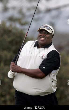 TONY GWYNN (9 mai 1960 - 16 juin 2014) était un joueur professionnel de baseball fielder qui a joué 20 saisons (1982Ð2001) dans la Ligue de baseball (MLB) pour les San Diego Padres. Surnommé Monsieur l'aumônier et le capitaine vidéo, le frapper de la main gauche était considéré comme Gwynn l'un des meilleurs et plus constants dans l'histoire de baseball frappeurs. Il était un 18 fois All-Star, reconnu pour ses compétences tant à l'attaque et de défense avec sept d'argent et cinq bourses Slugger Gant d'or Awards. Il a été intronisé au Temple de la renommée du baseball en 2007. Il est mort du cancer à l'âge de 54 ans. Sur la photo : 6 mai 2008 - San Diego, Cali Banque D'Images