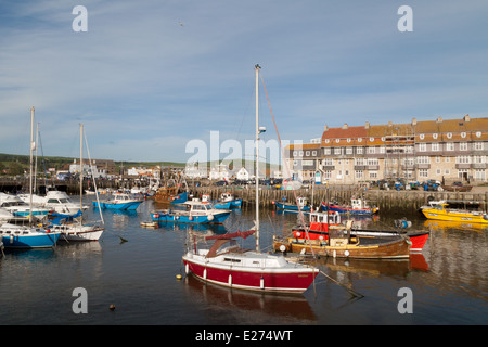 Bateaux dans port, West Bay, Port, Bridport Dorset Coast, England UK Banque D'Images