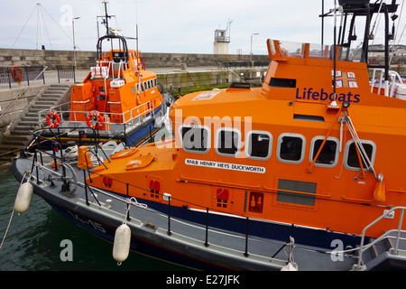 Donaghadee Trent RNLI Lifeboat classe moderne RNLB Saxon et Henry Heys Duckworth Banque D'Images