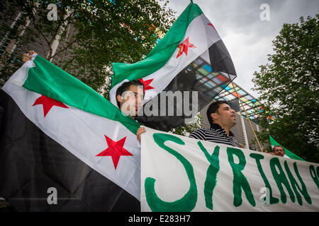 Londres, Royaume-Uni. 16 Juin, 2014. Réfugiés syriens bienvenue ici - sensibilisation de protestation à Londres Crédit : Guy Josse/Alamy Live News Banque D'Images