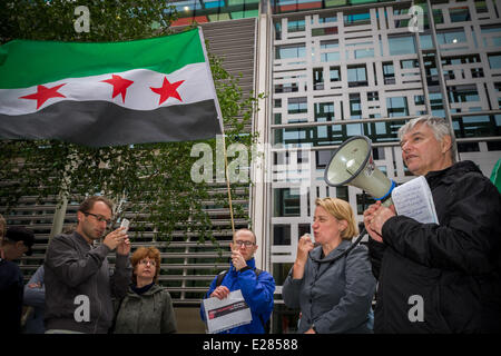 Londres, Royaume-Uni. 16 Juin, 2014. Réfugiés syriens bienvenue ici - sensibilisation de protestation à Londres Crédit : Guy Josse/Alamy Live News Banque D'Images