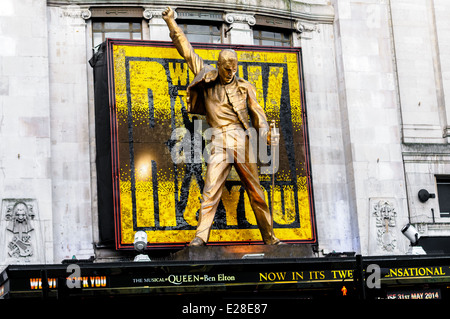 Dominion Theatre avec la comédie musicale "We Will Rock You'. Il a été annoncé que le spectacle prendra fin à la fin du mois de mai Banque D'Images