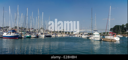 Yachts en port de plaisance de la Trinité-sur-mer ville Banque D'Images