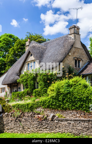 La chaumière pittoresque dans le village de Castle Combe Cotswolds dans le Wiltshire. Banque D'Images