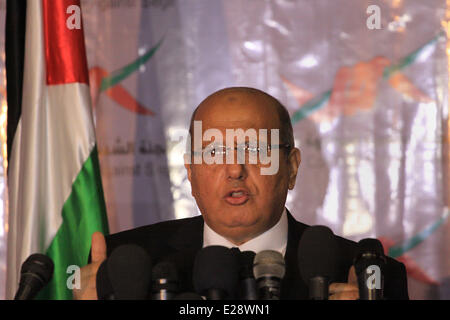 La ville de Gaza, bande de Gaza, territoire palestinien. 17 Juin, 2014. Sous-palestiniens du Conseil législatif, Jamal al-khoudary, prend la parole lors d'une conférence de presse pour discuter de la question du point de passage de Rafah à Gaza le 17 juin 2014 Crédit : Mohammed Asad APA/Images/ZUMAPRESS.com/Alamy Live News Banque D'Images