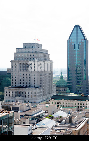 Vue imprenable de la ville de Montréal à partir de la plaza semi-circulaire sur le mont Royal Hill Lookout. Banque D'Images