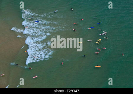 France, Landes, Hossegor, plage, cours de surf (vue aérienne) Banque D'Images