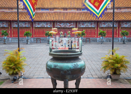 L'intérieur de Temple mieu Palais Impérial de citadelle (Site du patrimoine mondial de l'UNESCO), de teinte, de Thua Thien-Hue, Vietnam Banque D'Images
