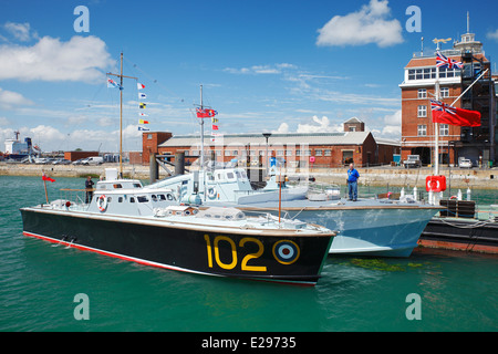 Motor torpedo Boat 102, aux côtés de MGB 81 à Gunwharf Quays, le port de Portsmouth. Banque D'Images