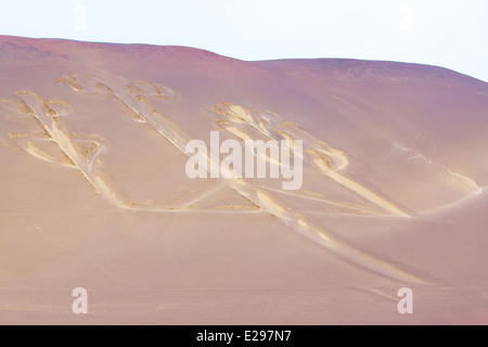 Candélabres, Pérou, ancien dessin mystérieux dans le désert de sable, le Parc National de Paracas Banque D'Images