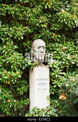 Tombe de l'écrivain Heinrich Mann à Berlin, Dorotheenstaedtischer Friedhof Banque D'Images