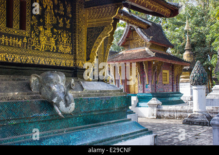 Jardins du Temple dans la vieille ville de Luang Prabang, situé dans le nord du Laos, Site du patrimoine mondial de l'UNESCO. Banque D'Images