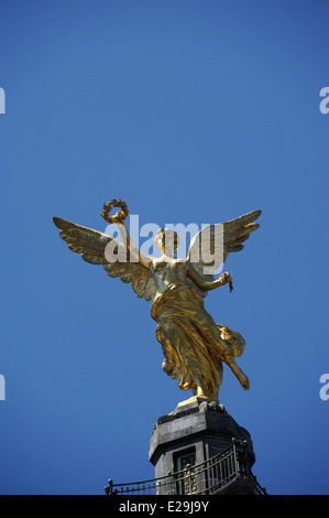 L'Ange de l'indépendance, officiellement connu sous le nom de colonne de la victoire sur un rond-point situé sur le Paseo de la Reforma. Banque D'Images