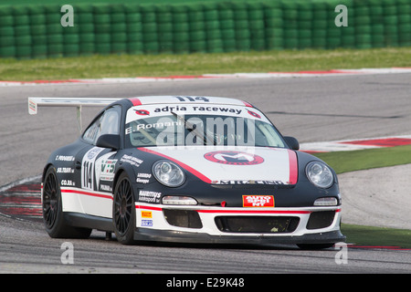 Une Porsche 997 CUP GTC de M RACING TEAM, conduite par Emanuele ROMANI (ITA) , le C.I. Gran Turismo voitures de course le 10 mai, 2014 Banque D'Images