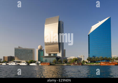Emirats arabes unis, dubaï, Dubaï, l'émirat bâtiment moderne de la Banque Nationale de Dubaï par l'architecte canadien Carlos Ott et Banque D'Images