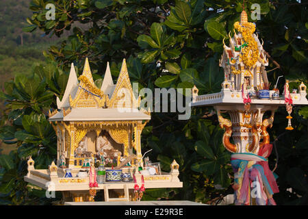 La Thaïlande, Phuket, Phuket, Province de la plage de Karon, un autel bouddhiste