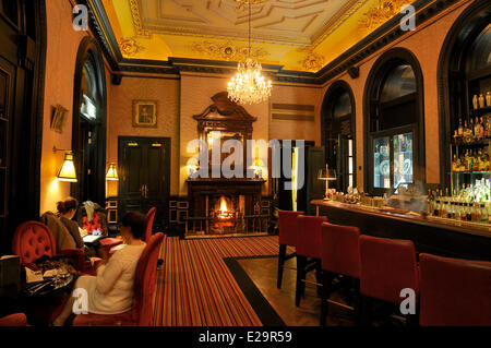 Royaume-uni, Irlande du Nord, Belfast, le bar de l'Hôtel de la marine marchande dans une ancienne banque Banque D'Images