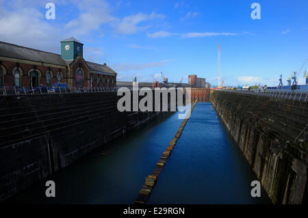 Royaume-uni, Irlande du Nord, Belfast, Queen's, l'île Thompson Dry Dock, des Jeux Olympiques et les cales de Titanic, et le Pump-House Banque D'Images