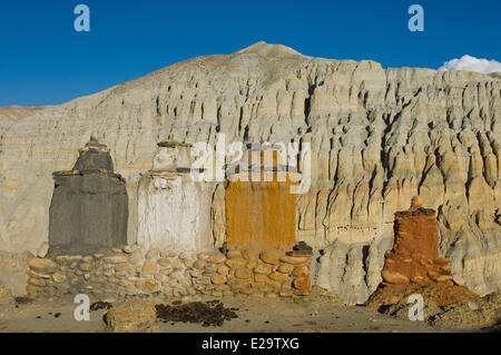 Le Népal, Dhawalagiri Zone, Mustang (ancien royaume de Lo), Tsarang, oasis et ancienne capitale du Mustang, groupe de Banque D'Images